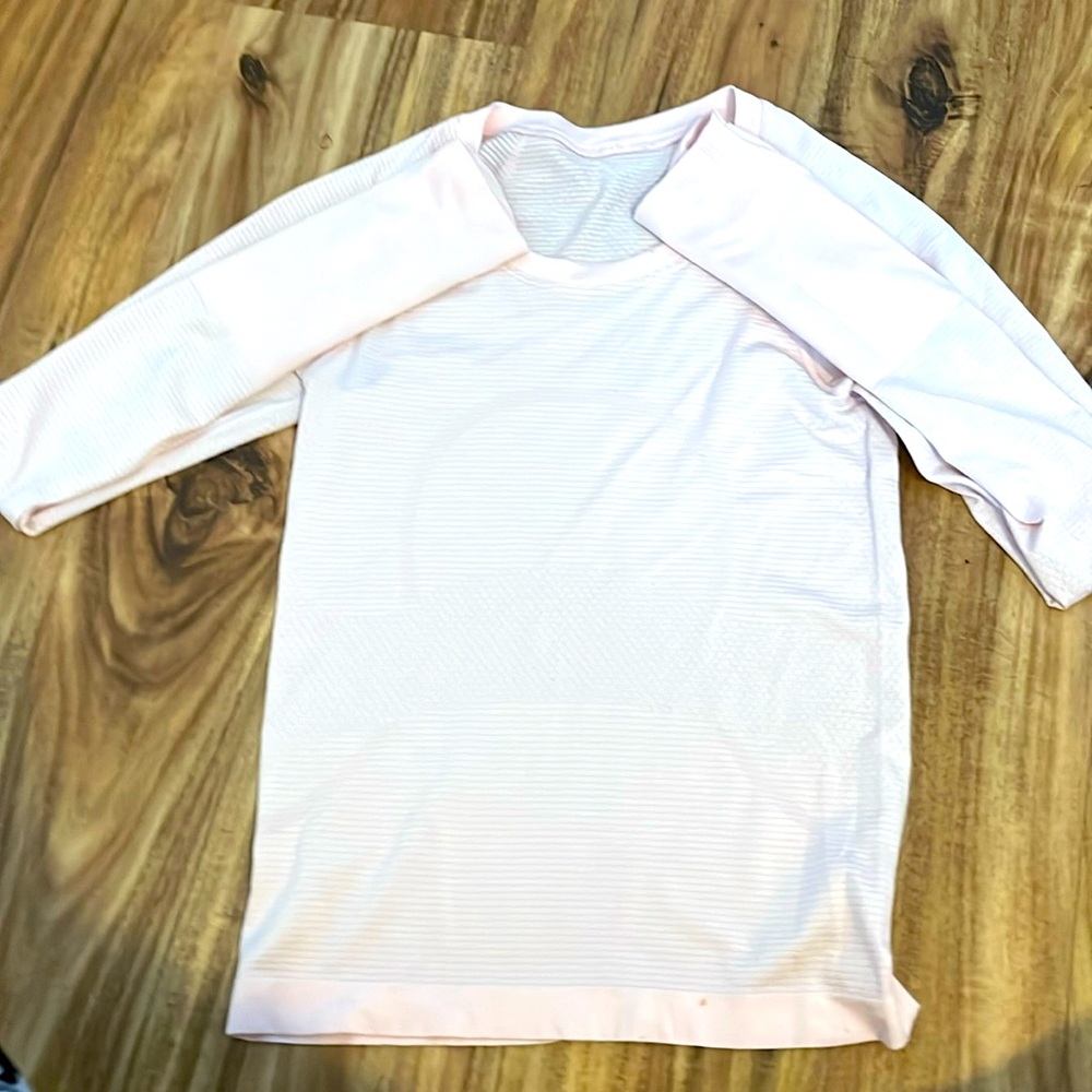 Light pink Lululemon swiftly tech top